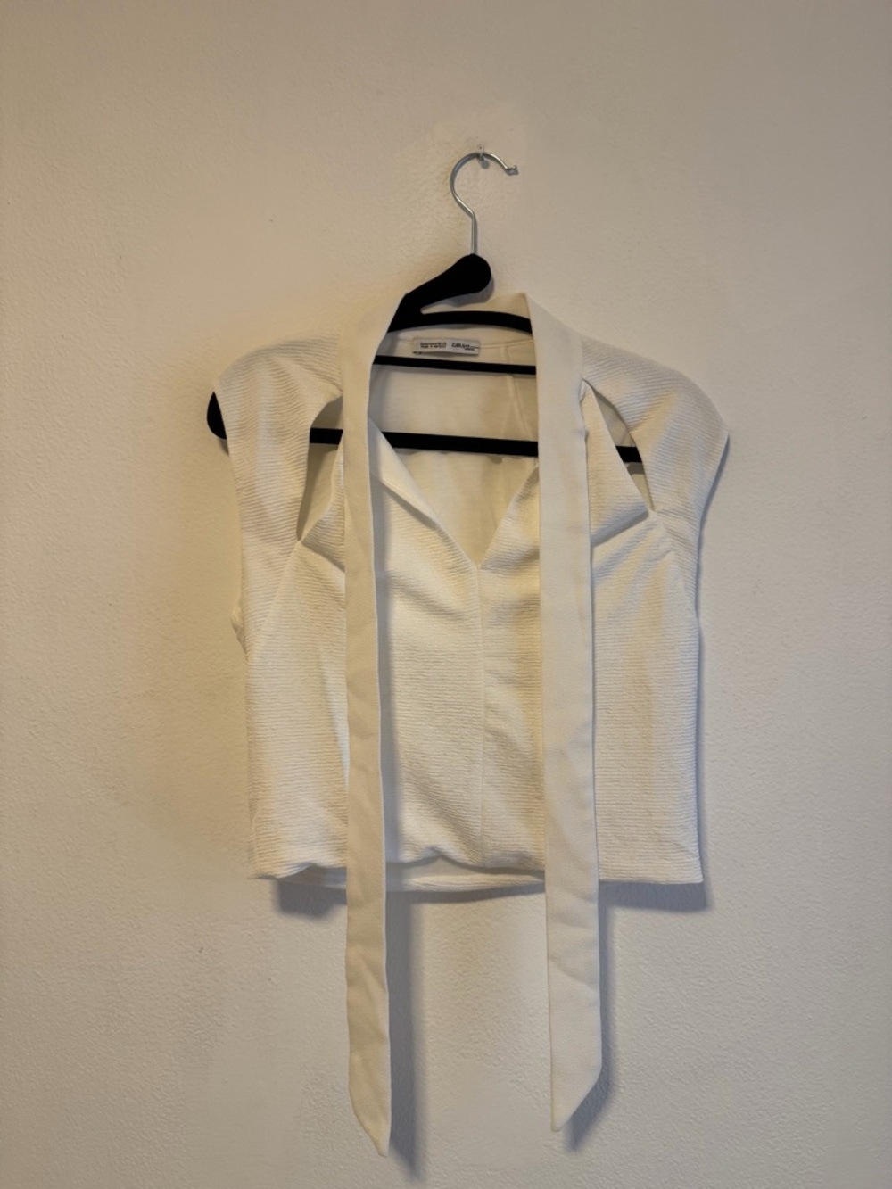Zara Sleeveless White Tie-Neck Top